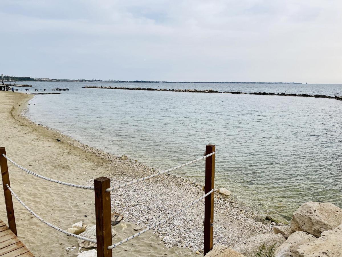 Апартаменты La Perla Del Borgo Таранто Экстерьер фото