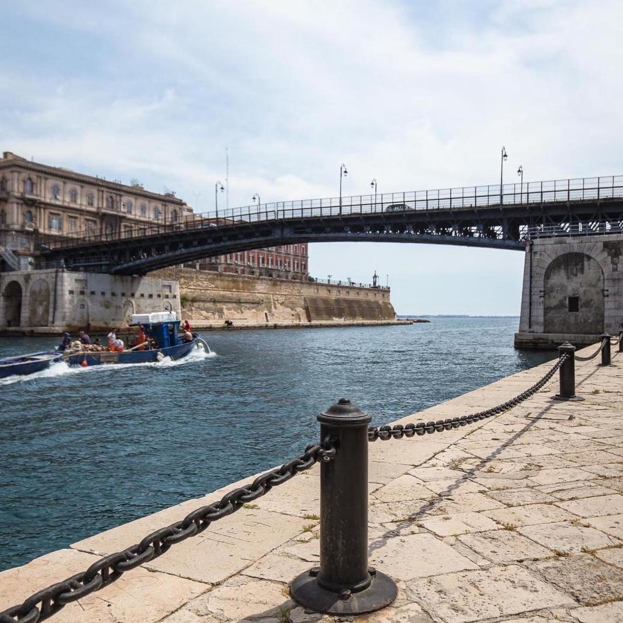 Апартаменты La Perla Del Borgo Таранто Экстерьер фото